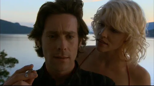 Gaius Baltar junto a Caprica Six en Battlestar Galactica