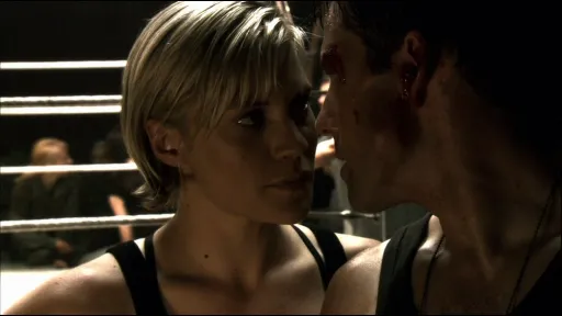 Starbuck y Lee Adama cara a cara en el ring de boxeo en Battlestar Galactica