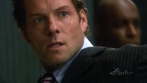 Lee Adama con traje en Battlestar Galactica