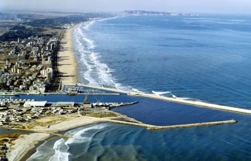 Vista aérea de la playa de Gandía y su puerto