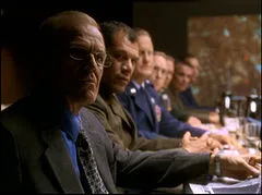 Reunión con militares en la Sala de Situación en The West Wing