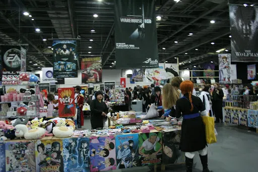 Puestos de merchandising de anime en la London Expo