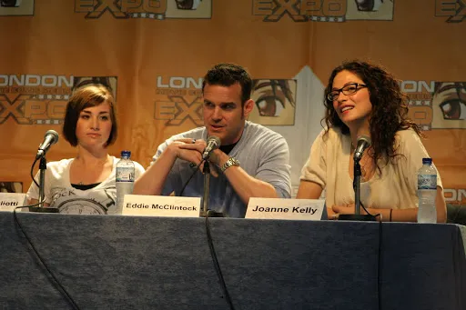 Allison Scagliotti, Eddie McClintock y Joanne Kelly en el panel de Warehouse 13