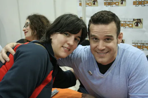 Dids posando con Eddie McClintock