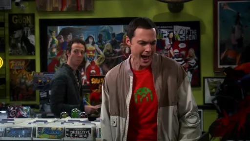 Sheldon gritando en la tienda de cómics en The Big Bang Theory