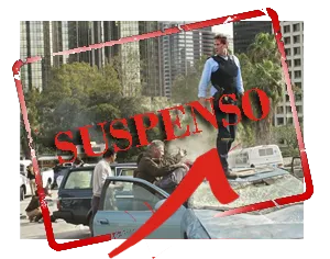 Sello rojo de «Suspenso» sobre una imagen de FlashForward
