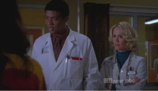 Médicos jóvenes en el hospital en un flashback de Grey’s Anatomy