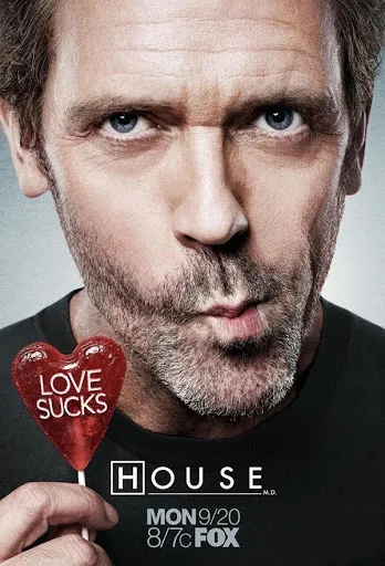 Póster de House con una piruleta de corazón con el texto «Love sucks»