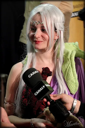 Una fan disfrazada de Daenerys entrevistada por Canal+