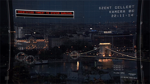 Vista nocturna de Budapest a través de una cámara de vigilancia con la interfaz de la Máquina en Person of Interest
