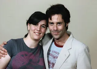 Dids posando con James Callis