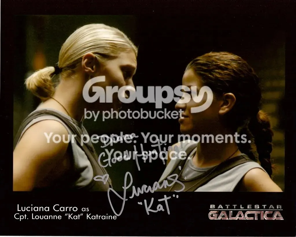Foto de Luciana Carro como Kat firmada con el aviso de Photobucket superpuesto