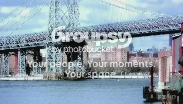 Un puente de Nueva York con el aviso de Photobucket superpuesto