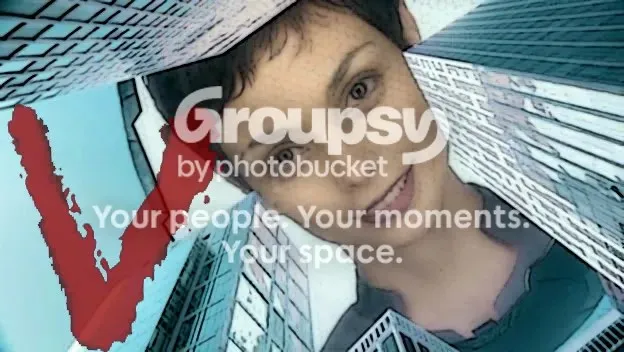 Anna, la líder de los visitantes, con el aviso de Photobucket superpuesto